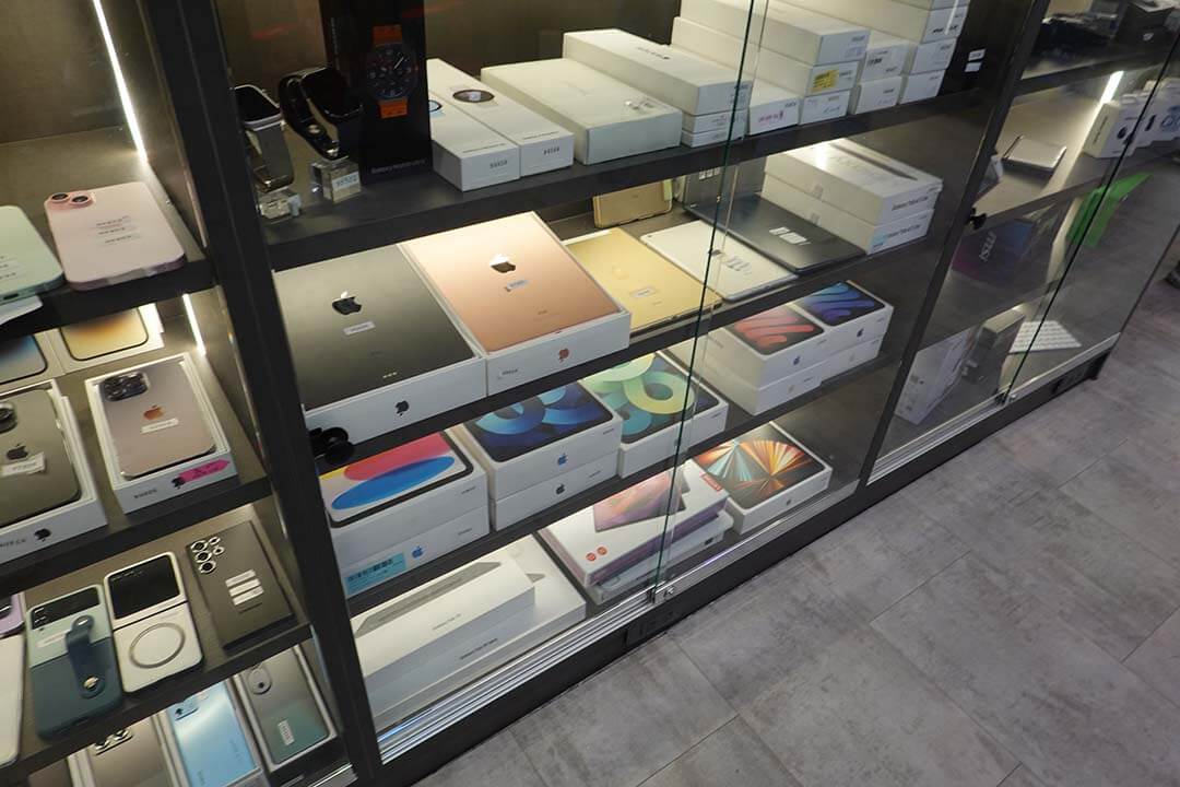 二手 iPad、MacBook 現貨展示|青蘋果3C 門市收購陳列櫃